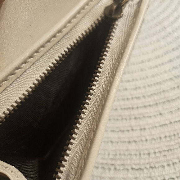 🍒 Gucci GG Embossed Cherry Card Holder / Small Wallet 🍒💎 Crystal Cherry - Picture 9 of 10